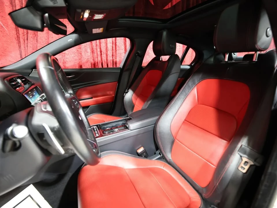 2019 Jaguar XE - Image 10 of 18