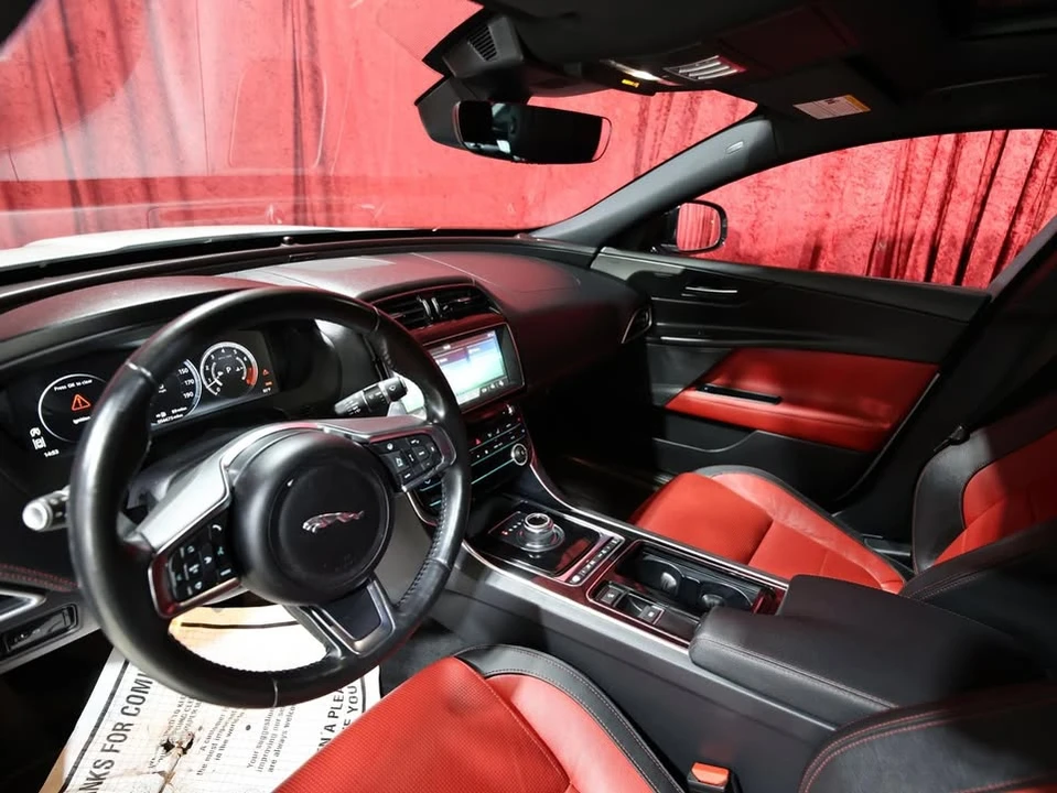 2019 Jaguar XE - Image 9 of 18