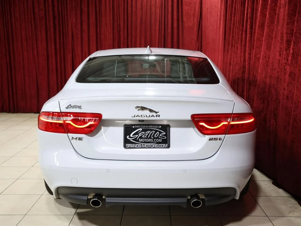 2019 Jaguar XE - Image 9 of 19