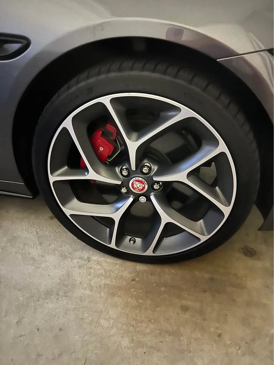2019 Jaguar XE - Image 11 of 12