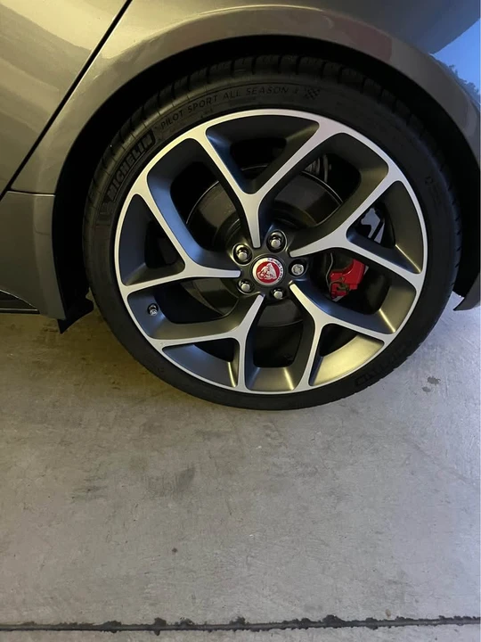 2019 Jaguar XE - Image 9 of 12