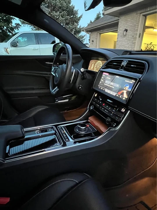 2019 Jaguar XE - Image 6 of 12