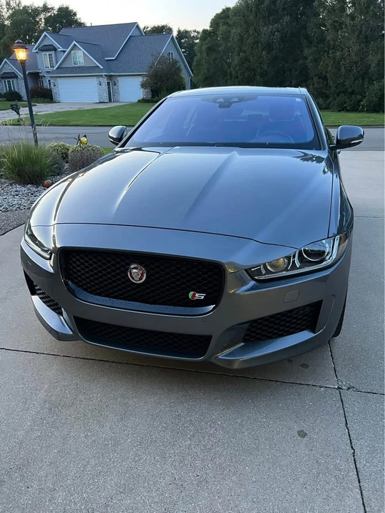 2019 Jaguar XE - Image 2 of 12