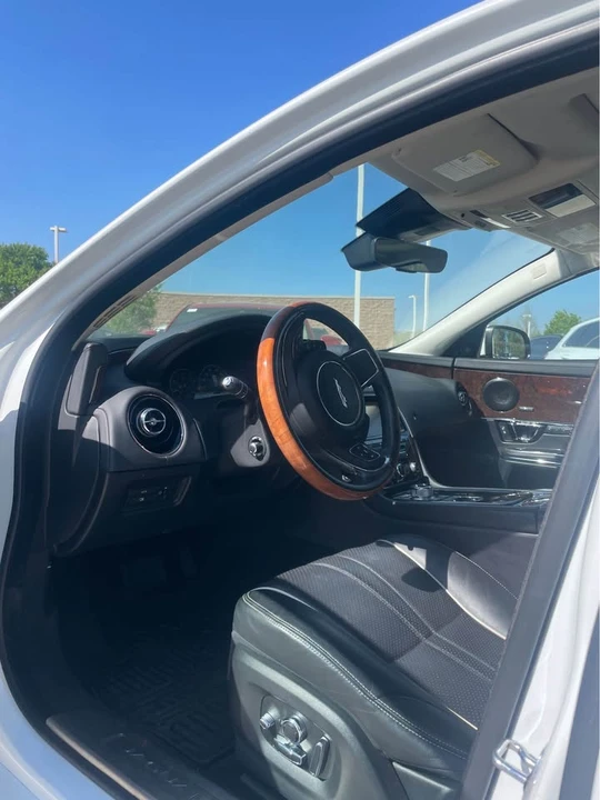 2019 Jaguar X351 XJ - Image 5 of 12