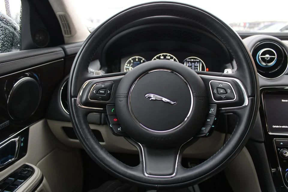 2019 Jaguar X351 XJ - Image 9 of 20