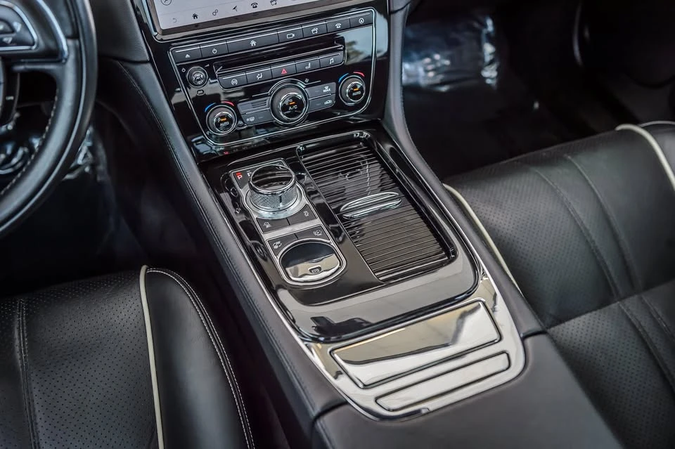 2019 Jaguar X351 XJ - Image 11 of 20
