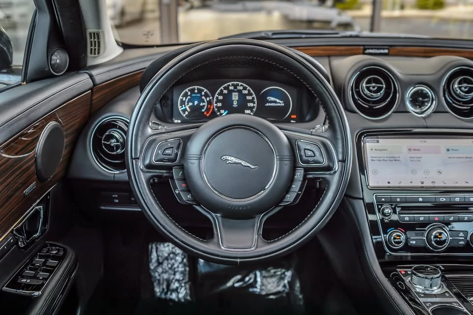 2019 Jaguar X351 XJ - Image 8 of 20