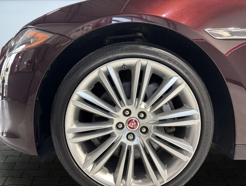 2019 Jaguar X351 XJ - Image 10 of 16