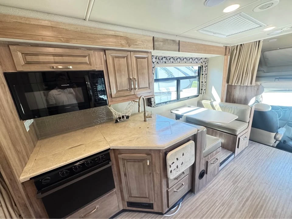 2019 Jayco - Image 6 of 20
