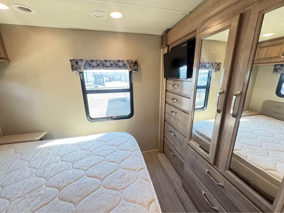 2019 Jayco - Image 8 of 20