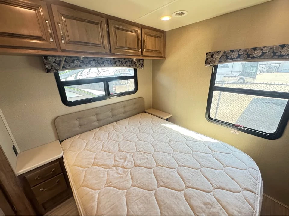 2019 Jayco - Image 9 of 20
