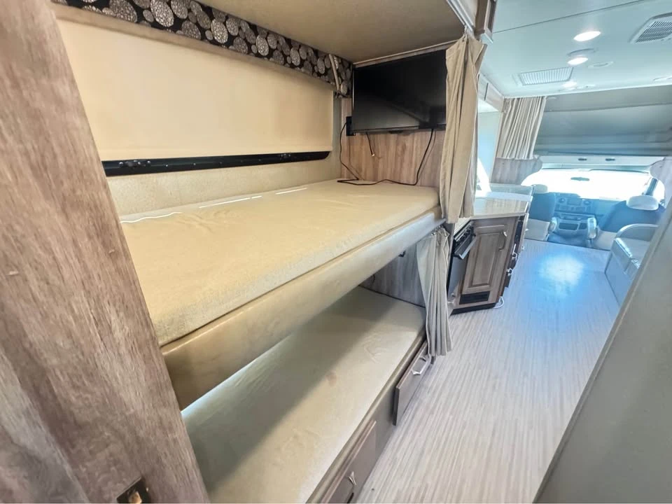 2019 Jayco - Image 11 of 20