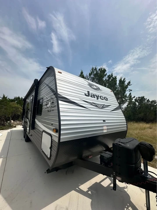 2019 Jayco - Image 2 of 9