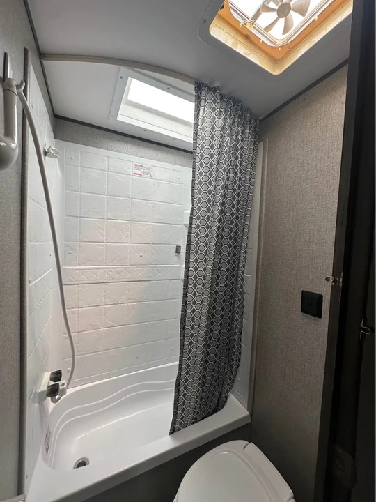 2019 Jayco - Image 7 of 9