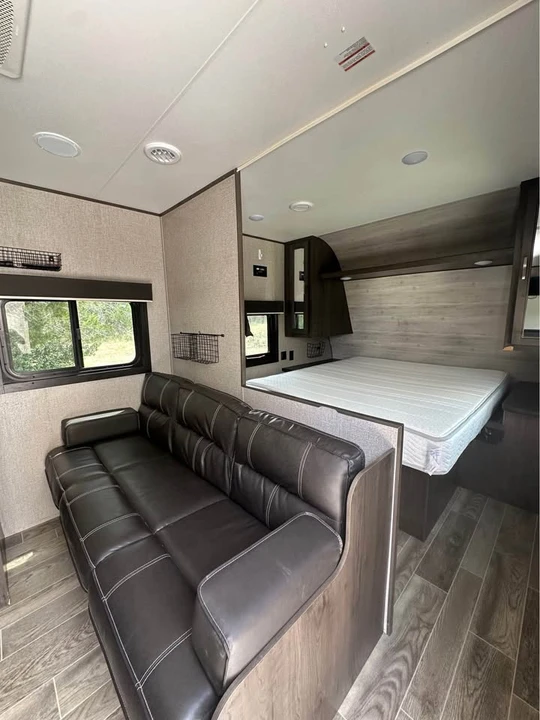 2019 Jayco - Image 5 of 9