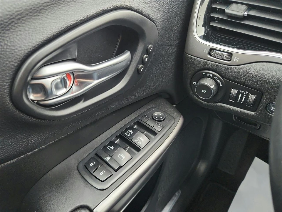 2019 Jeep KL Cherokee - Image 19 of 31