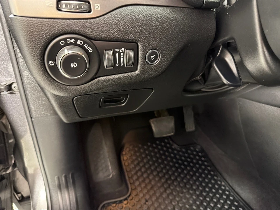 2019 Jeep KL Cherokee - Image 15 of 28