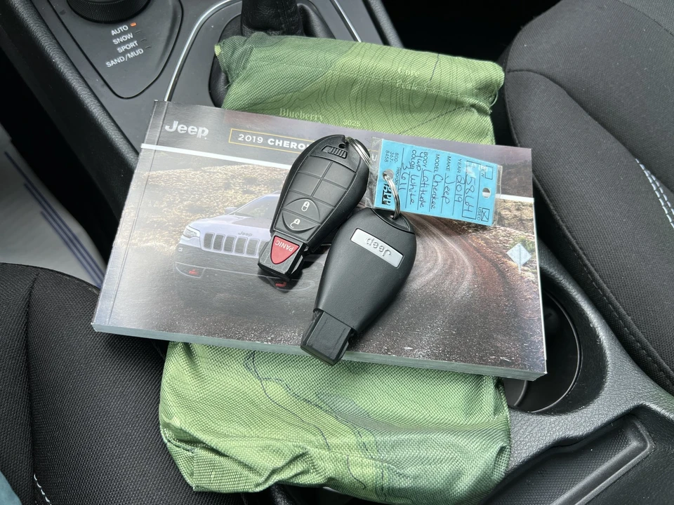 2019 Jeep KL Cherokee - Image 24 of 27