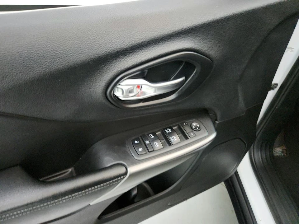2019 Jeep KL Cherokee - Image 19 of 31