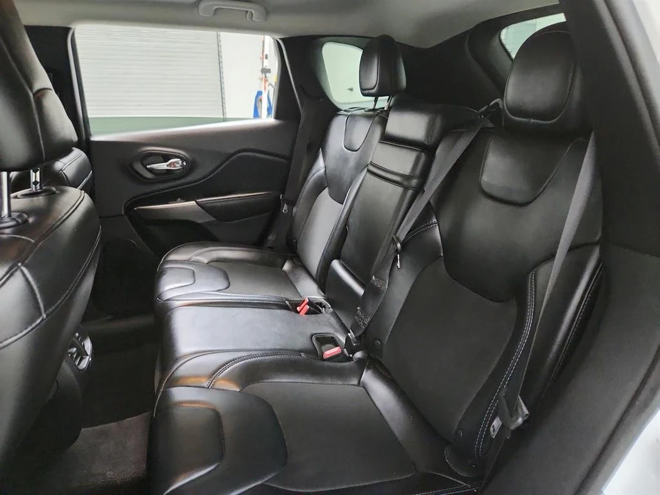 2019 Jeep Cherokee - Image 22 of 31