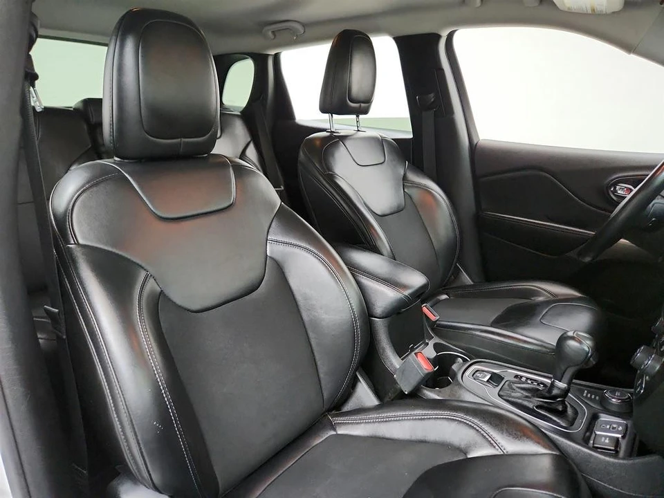 2019 Jeep Cherokee - Image 25 of 31