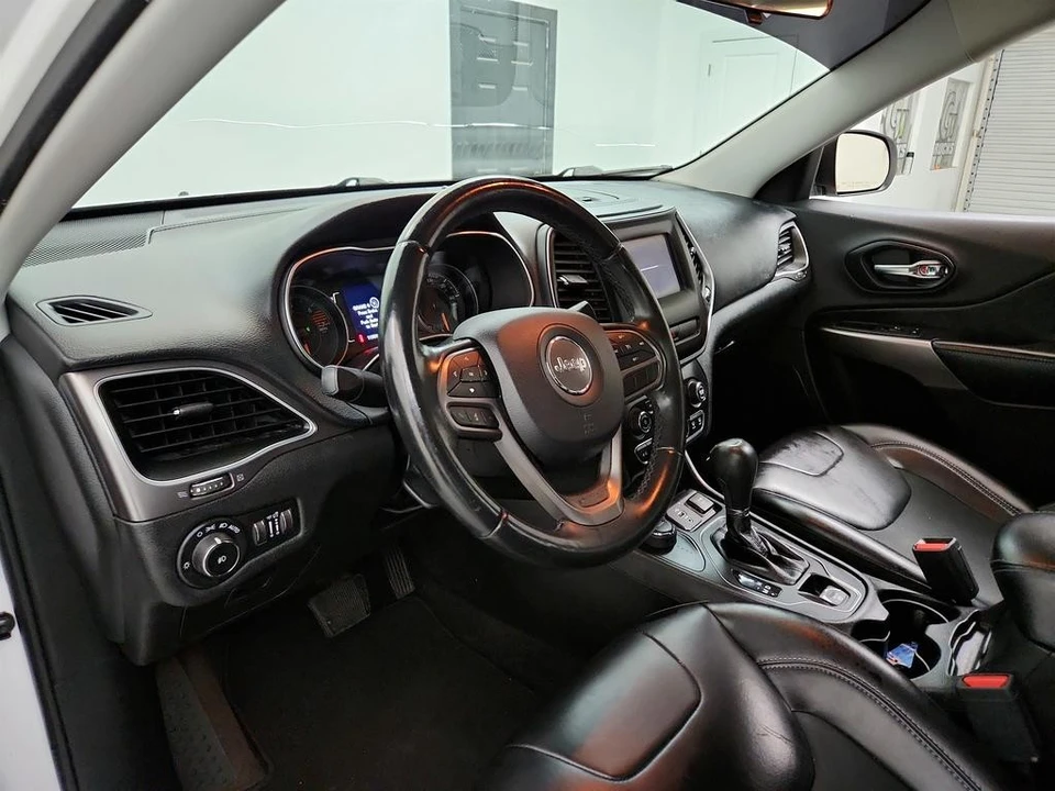 2019 Jeep Cherokee - Image 13 of 31
