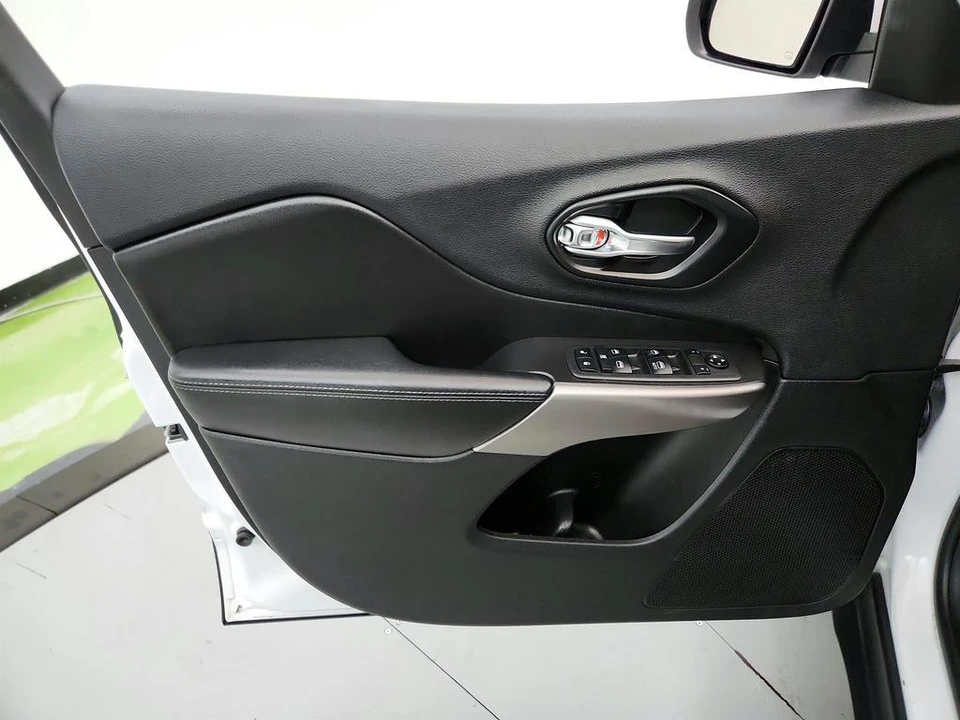 2019 Jeep Cherokee - Image 21 of 31