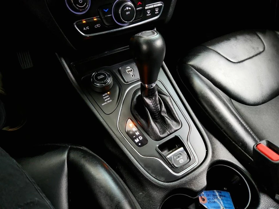 2019 Jeep Cherokee - Image 17 of 31