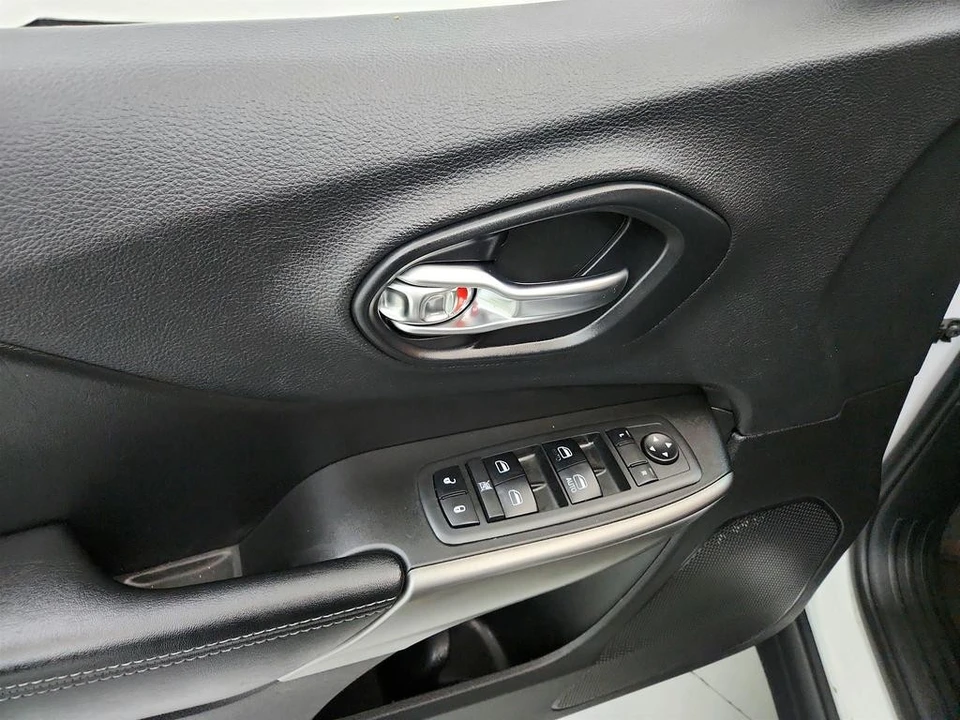 2019 Jeep Cherokee - Image 20 of 31