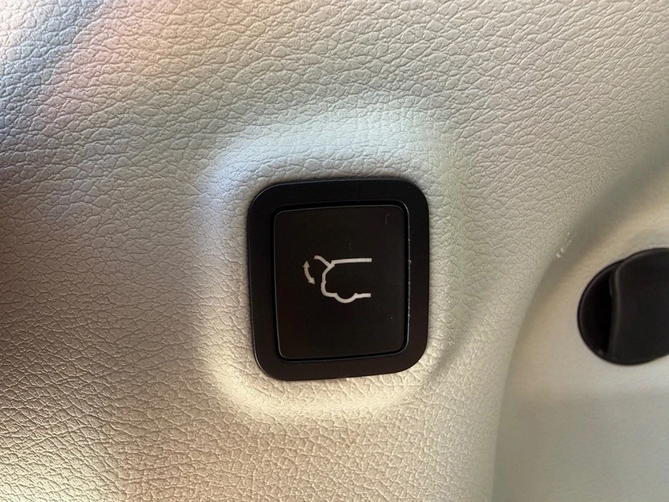 2019 Jeep KL Cherokee - Image 16 of 21