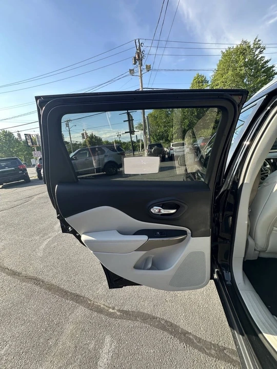 2019 Jeep KL Cherokee - Image 15 of 21