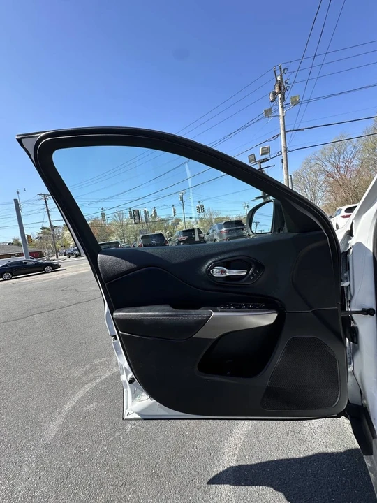 2019 Jeep KL Cherokee - Image 12 of 21