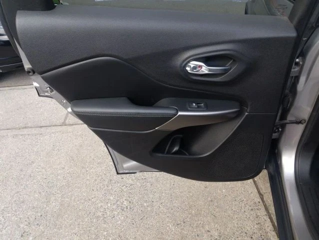 2019 Jeep KL Cherokee - Image 19 of 31