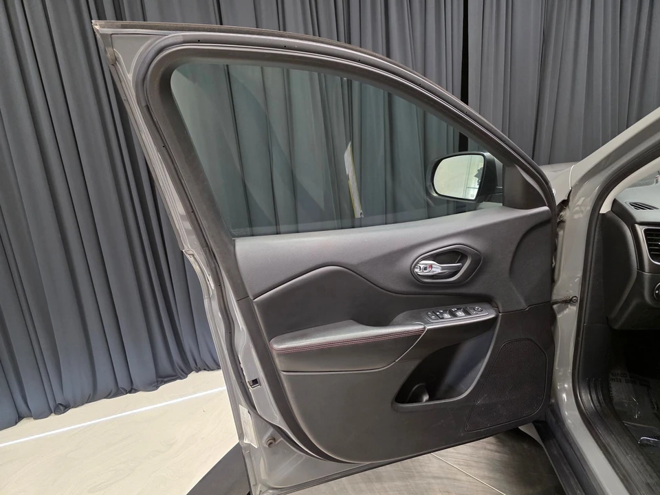 2019 Jeep KL Cherokee - Image 14 of 21