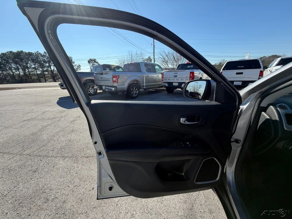 2019 Jeep Compass - Image 9 of 12