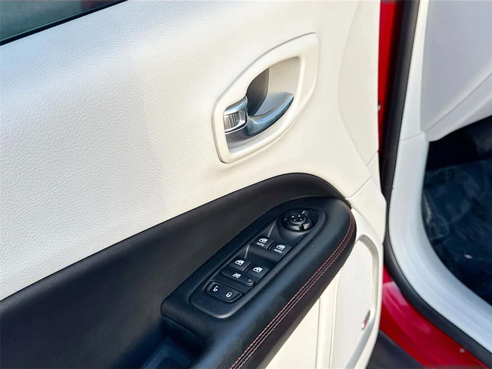 2019 Jeep Compass - Image 16 of 21