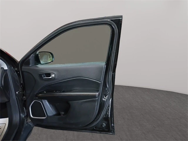 2019 Jeep Compass - Image 16 of 21