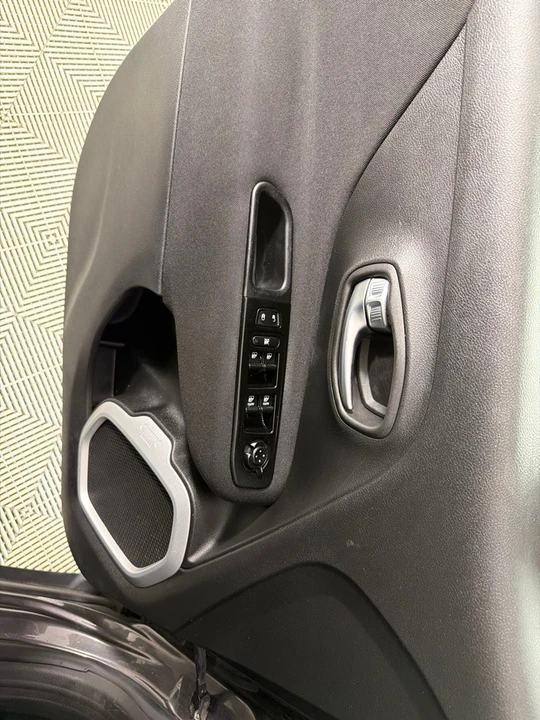 2019 Jeep Renegade - Image 10 of 21
