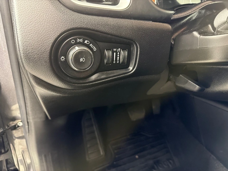 2019 Jeep Renegade - Image 13 of 21