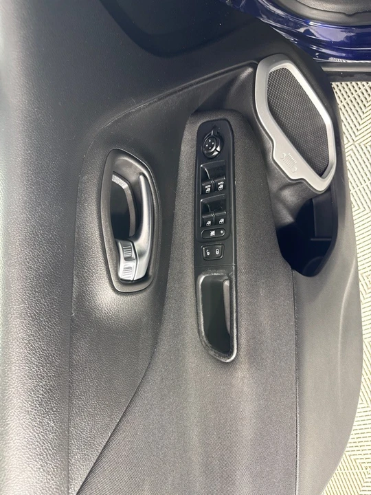 2019 Jeep Renegade - Image 12 of 21