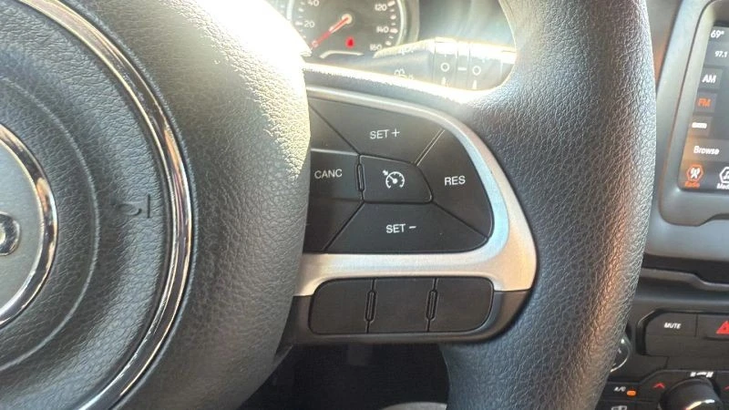 2019 Jeep Renegade - Image 11 of 12