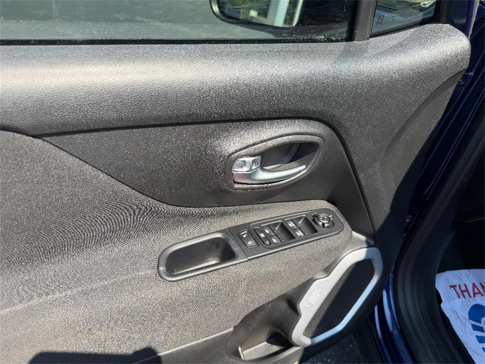 2019 Jeep Renegade - Image 23 of 31