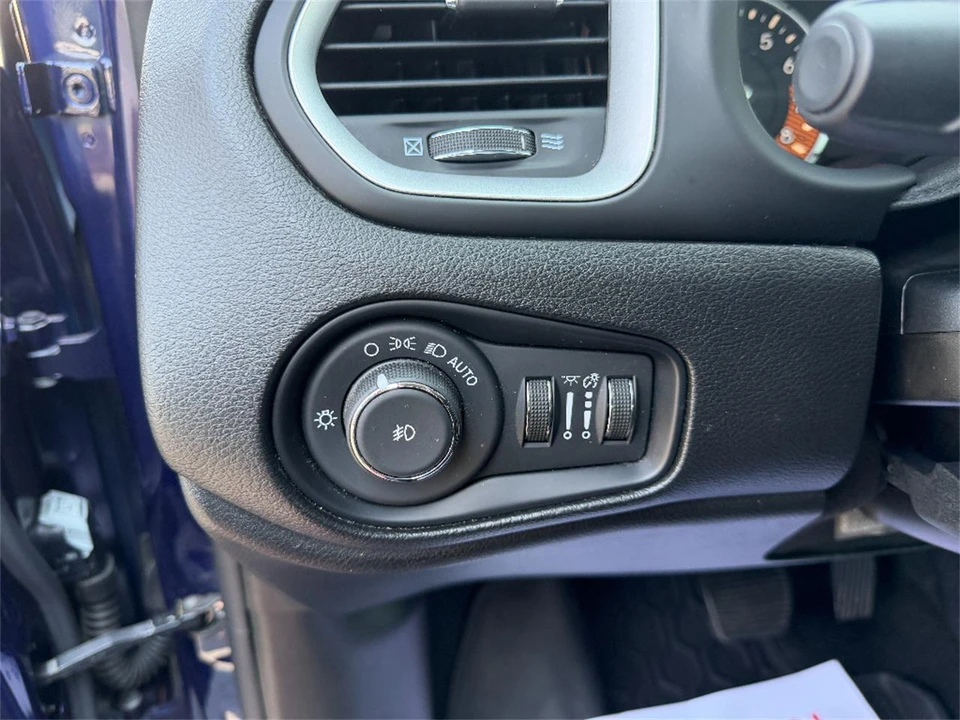 2019 Jeep Renegade - Image 26 of 31