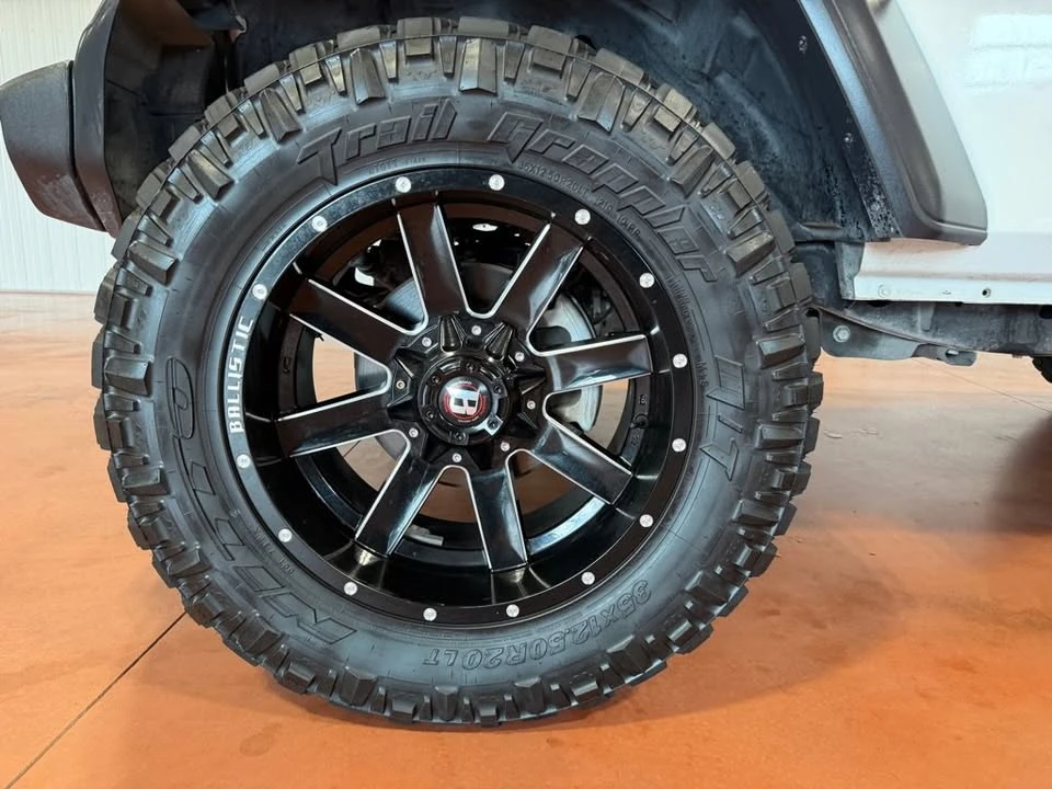 2019 Jeep JL Wrangler - Image 12 of 20
