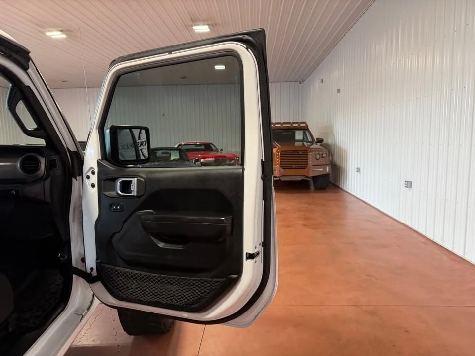 2019 Jeep JL Wrangler - Image 18 of 20