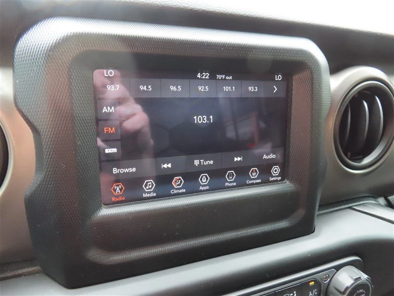 2019 Jeep JL Wrangler - Image 14 of 20