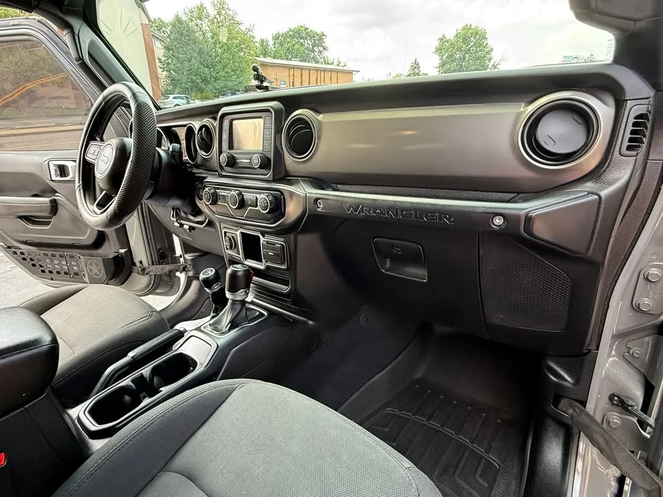 2019 Jeep JL Wrangler - Image 15 of 20