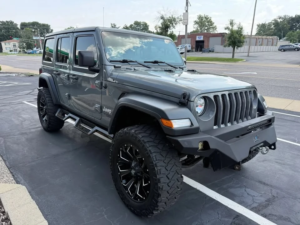 2019 Jeep JL Wrangler - Image 3 of 20