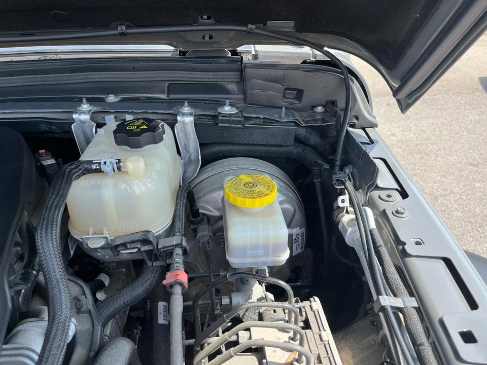 2019 Jeep JL Wrangler - Image 25 of 31