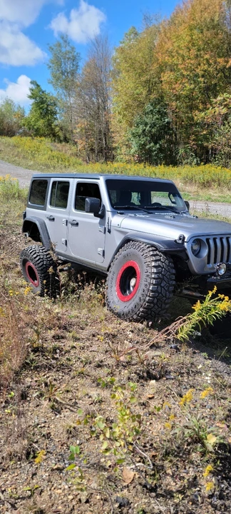 2019 Jeep JL Wrangler - Image 15 of 17